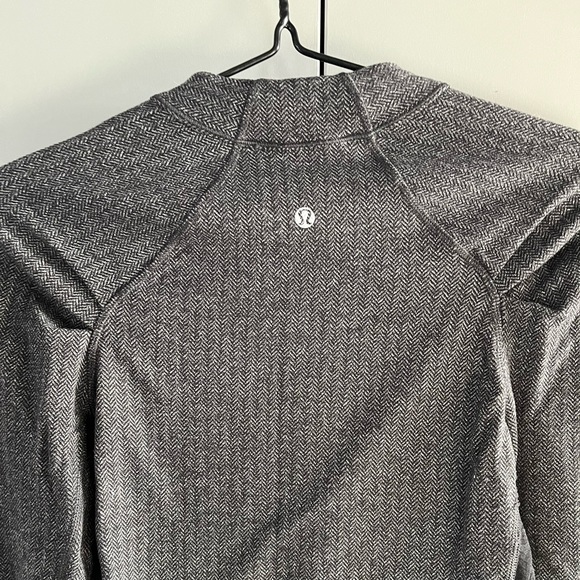 SOLD - Lululemon Think Fast LS Top 4 Black Herringbone - Picture 8 of 11